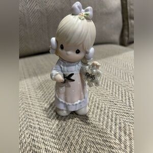 “He Covers the Earth with his beauty” (1995)